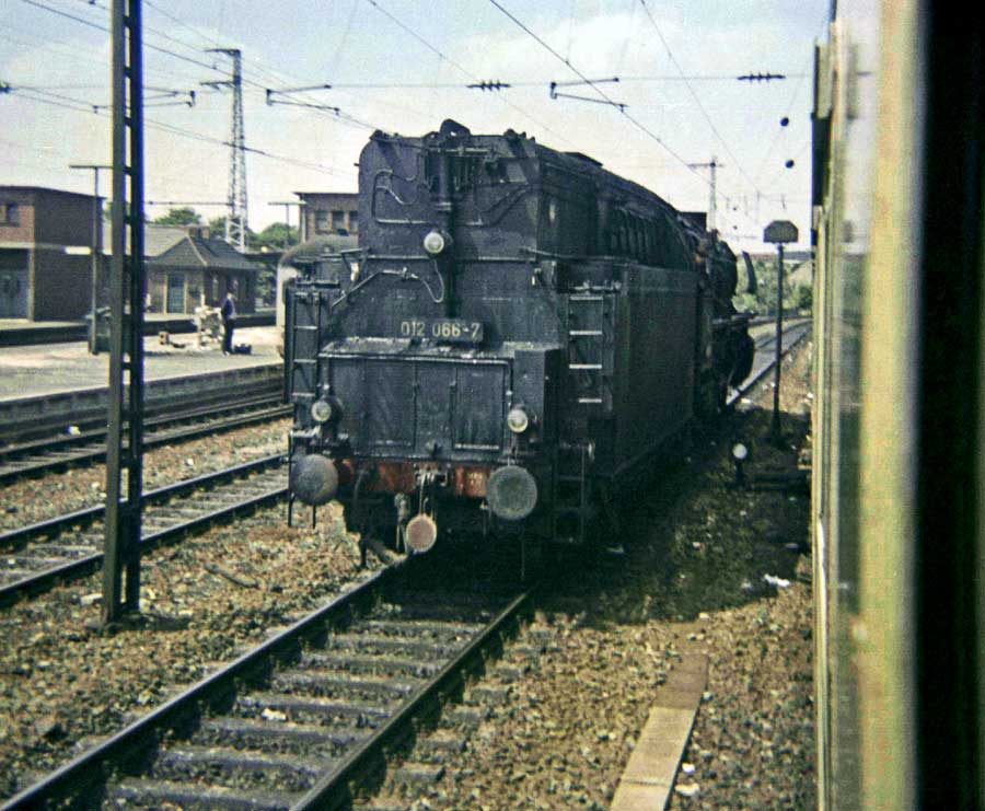 Fertig optimiertes historisches Bild einer Eisenbahn von ca. 1970