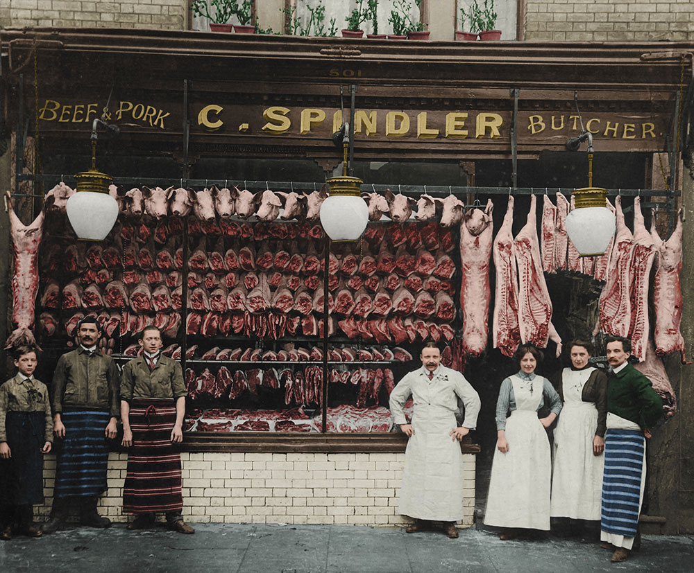 Koloriertes Foto Fertig retuschiertes und koloriertes Foto eines Butcher Shops in London